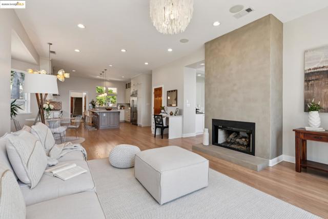16032 Broadway Ter, Oakland CA: https://media.crmls.org/mediaz/df88ab41-80d2-42b7-b452-ea01aa338c88.jpg