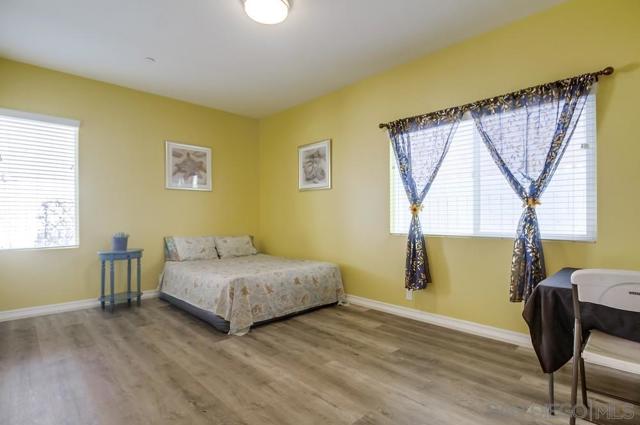 1249 12Th, Imperial Beach CA: https://media.crmls.org/mediaz/df88eeaa-7fb2-40dc-b882-9e70d1cc65af.jpg
