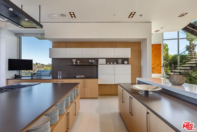 1740 Bel Air Road, Los Angeles CA: https://media.crmls.org/mediaz/df891abe-f6ee-4f68-8a70-4bef7d8f38ec.jpg