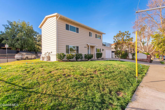 22002 Ybarra Road, Woodland Hills CA: https://media.crmls.org/mediaz/df894bd1-6168-48a4-a72c-95a42d11826b.jpg