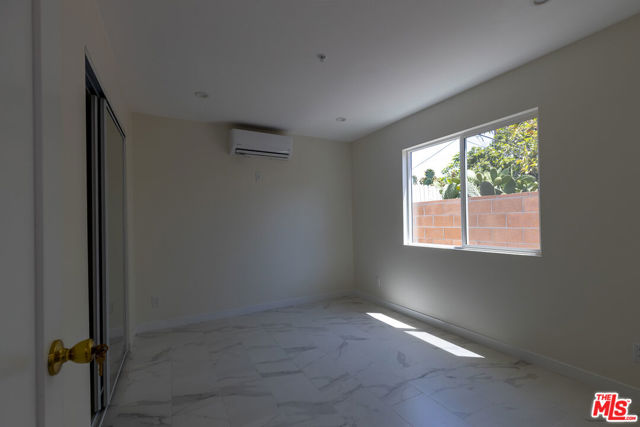 5123 W 130th Street, Hawthorne CA: https://media.crmls.org/mediaz/df898a9b-8864-48ab-bc66-d06d1e517cd9.jpg