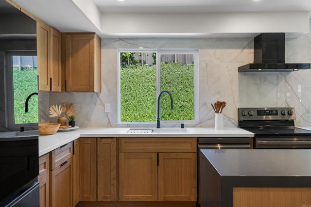 4687 Murat Ct, San Diego CA: https://media.crmls.org/mediaz/df89fb9d-beb3-4e1a-8817-f9afe131d890.jpg