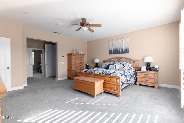 10931 W Shadow Hills Avenue, Los Angeles CA: https://media.crmls.org/mediaz/df8b40dd-2d1f-4143-9f79-fdcad905ab04.jpg