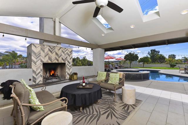 7068 Estrella De Mar, Carlsbad CA: https://media.crmls.org/mediaz/df8b8c79-04bd-4155-9abd-33ef212dccaf.jpg
