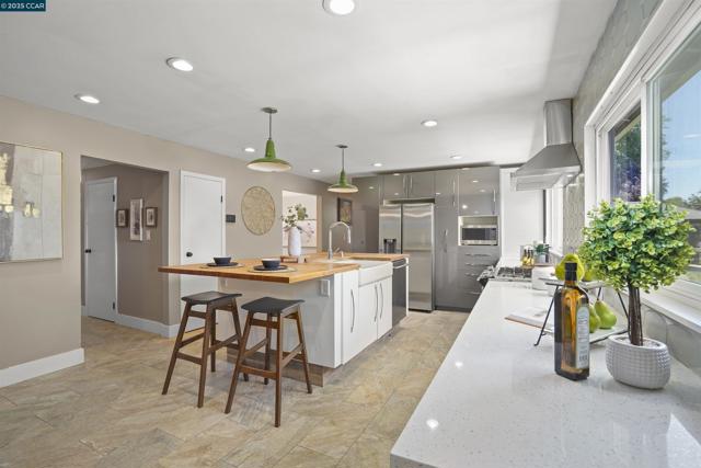 5665 Lewis Way, Concord CA: https://media.crmls.org/mediaz/df8bb7b4-9461-4fa5-b17f-8d8a4ca3a1e0.jpg
