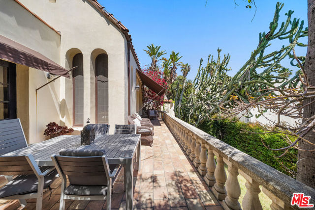 6615 Emmet Terrace, Los Angeles CA: https://media.crmls.org/mediaz/df8bc73b-3a25-4623-b0bd-2c265dbbfc36.jpg