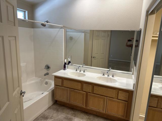 79900 Independence Way, La Quinta CA: https://media.crmls.org/mediaz/df8c3e95-87e9-4390-a3a3-0a19735a1afd.jpg