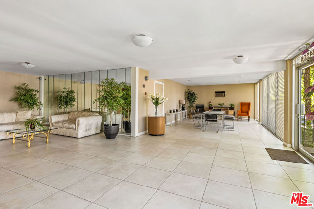 14506 Benefit Street, Sherman Oaks CA: https://media.crmls.org/mediaz/df8c71f0-06b8-418d-9891-c4ffb6790d06.jpg