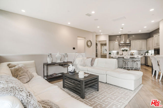 5929 Coral Place, Playa Vista CA: https://media.crmls.org/mediaz/df8cd6c9-ec41-43dc-be1f-df34e6206c3b.jpg