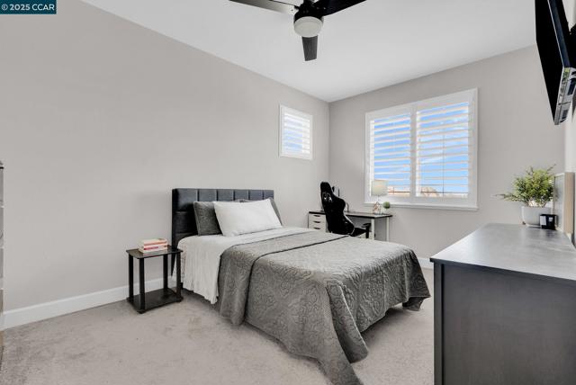 499 Yarrow Dr, Fairfield CA: https://media.crmls.org/mediaz/df8cfbf5-629e-4aba-b366-551b7078e06c.jpg