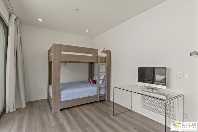 906 Cameron Center Drive, Palm Springs CA: https://media.crmls.org/mediaz/df8d5aa4-7cb0-48b9-a93a-01b839d714e0.jpg