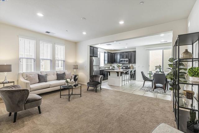 2024 Honey Church Pl, Roseville CA: https://media.crmls.org/mediaz/df8d9cd8-b6f0-4156-beb4-52c40c983403.jpg