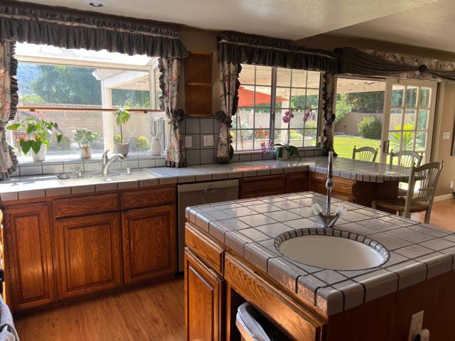 1298 Hersman Drive, Gilroy CA: https://media.crmls.org/mediaz/df8dec90-c4cb-46a7-9ca7-22d5e5f6705d.jpg