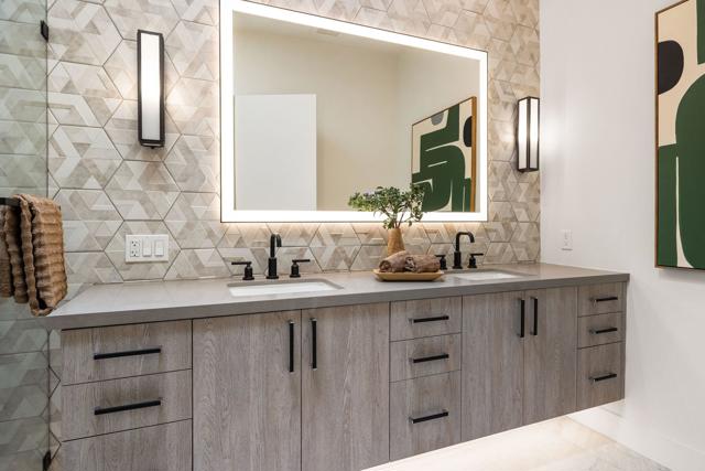 9 Regency Drive, Rancho Mirage CA: https://media.crmls.org/mediaz/df8e01ce-77ef-4340-9df6-9ff34e0c6fb3.jpg