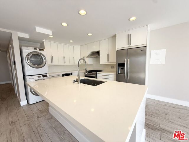 6955 Trolleyway, Playa del Rey CA: https://media.crmls.org/mediaz/df8efbba-7671-4160-b21d-3c1e4e96871f.jpg