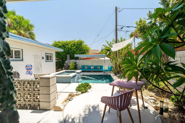 689 E Camino Parocela, Palm Springs CA: https://media.crmls.org/mediaz/df8f4418-2fa4-47a1-9482-00d98bbfd71b.jpg