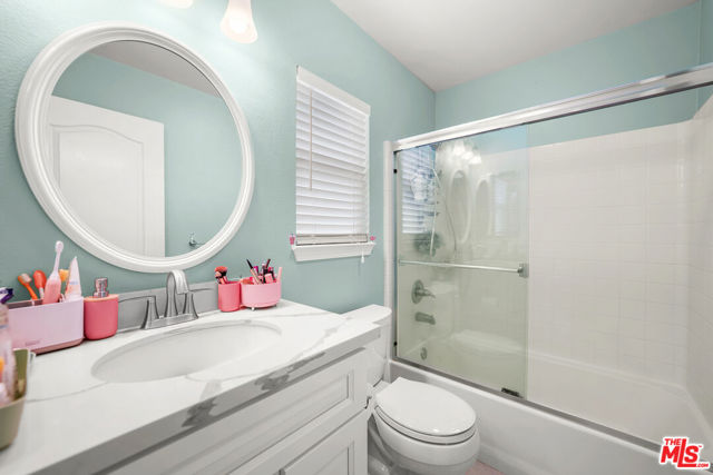 26505 Thackery Lane, Stevenson Ranch CA: https://media.crmls.org/mediaz/df8fdda4-6058-4945-8cbf-ecc44a2ab3e2.jpg