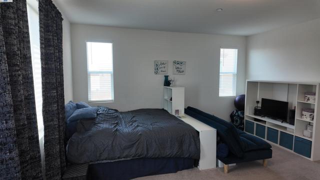 17516 Gemini Ct, Lathrop CA: https://media.crmls.org/mediaz/df901bec-9c7e-4679-8b12-5cdccca2b7b4.jpg