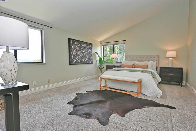 6525 Bellhurst Ln, Castro Valley CA: https://media.crmls.org/mediaz/df90ba9d-ad52-4915-af8b-6f971bad6910.jpg