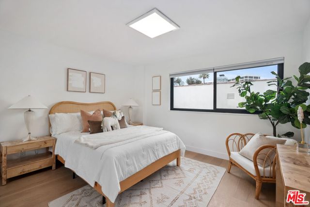 234 S Tower Drive, Beverly Hills CA: https://media.crmls.org/mediaz/df90e0f6-a0ee-4dd6-bc76-24b8a68c37ec.jpg