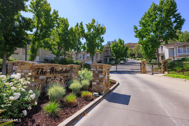 30979 Old Colony Way, Westlake Village CA: https://media.crmls.org/mediaz/df918a06-d977-4506-af38-7e0e8cec30b8.jpg