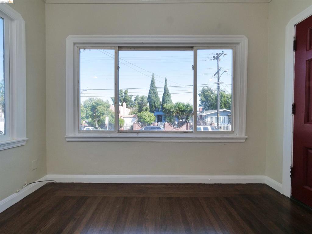 https://media.crmls.org/mediaz/df920a93-2631-4422-acca-638d79099ec8.jpg?preset=X-Large