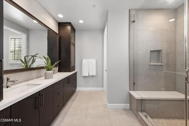 2492 Rondell Road, Camarillo CA: https://media.crmls.org/mediaz/df925d9e-e417-471f-966a-5d6f4ee898df.jpg