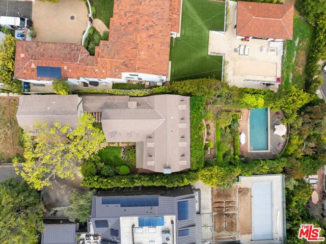 12309 9th Helena Drive, Los Angeles CA: https://media.crmls.org/mediaz/df929b5b-9ba1-4990-b144-316d4f000ece.jpg