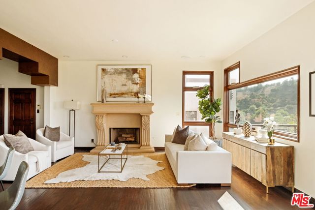 2125 Kew Drive, Los Angeles CA: https://media.crmls.org/mediaz/df92b469-ef88-46a5-bb27-da3c60d9278d.jpg