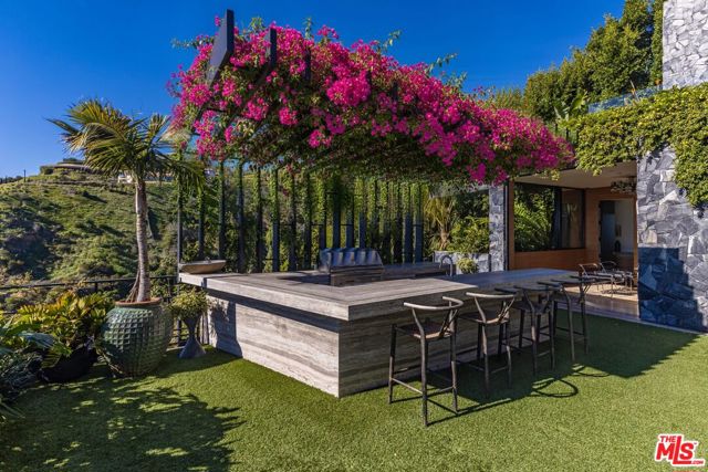 1851 N Stanley Avenue, Los Angeles CA: https://media.crmls.org/mediaz/df935e13-6f0e-43f5-a01d-2d58baac3f10.jpg