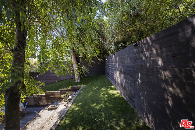 3831 Fernwood Avenue, Los Angeles CA: https://media.crmls.org/mediaz/df9370ea-6ca6-440d-80a4-a71ffd9b7aa1.jpg