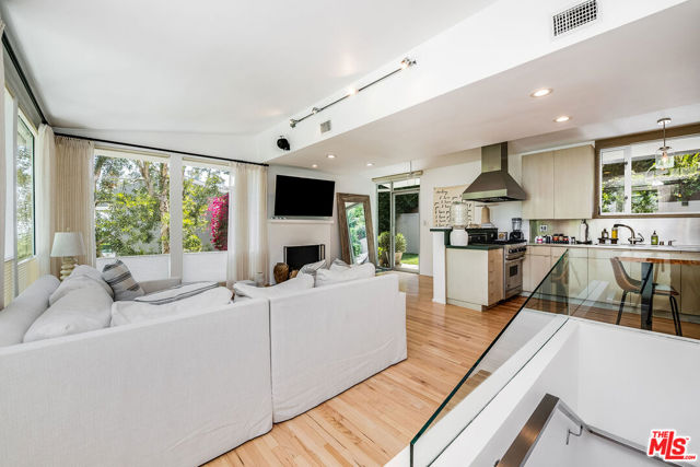 1331 CORDELL Place, Los Angeles CA: https://media.crmls.org/mediaz/df93812b-6180-45bb-9d51-bf60f43624f0.jpg