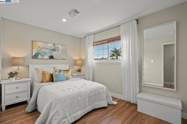 7412 Birkdale Dr, Newark CA: https://media.crmls.org/mediaz/df93d33f-ab78-405c-ab5e-15784ee86674.jpg