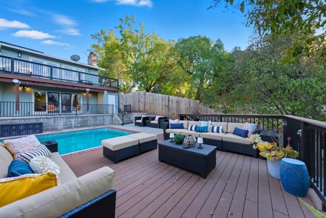 3654 Altamont Way, Redwood City CA: https://media.crmls.org/mediaz/df93ff23-3f23-4b04-ad9b-086efed710b9.jpg