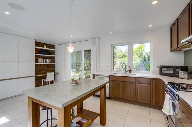 Image 7 of 18 For 121 Sierra Unit B