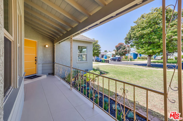 9116 S Wilton Place, Los Angeles CA: https://media.crmls.org/mediaz/df95bd86-c8cb-45c8-b4aa-c77c5a950158.jpg