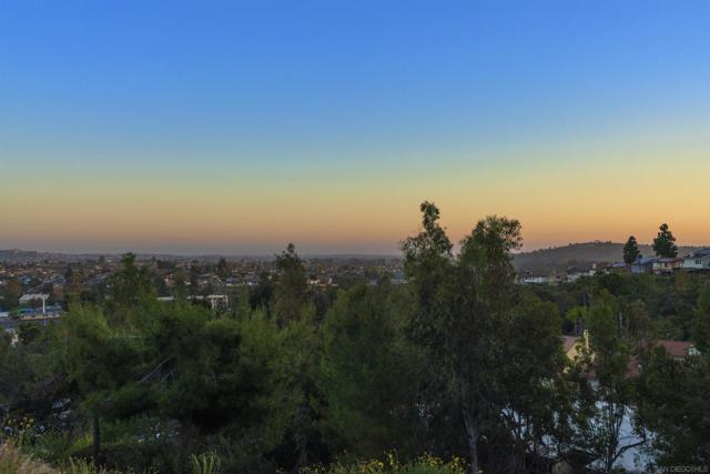 6968 Talisman Ct, San Diego CA: https://media.crmls.org/mediaz/df965953-7aa5-4be0-a0ce-29b6ae84eb69.jpg