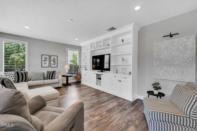 20752 Veneto Way, Porter Ranch CA: https://media.crmls.org/mediaz/df9721d4-7e8a-471d-8648-33662f1e9bfe.jpg