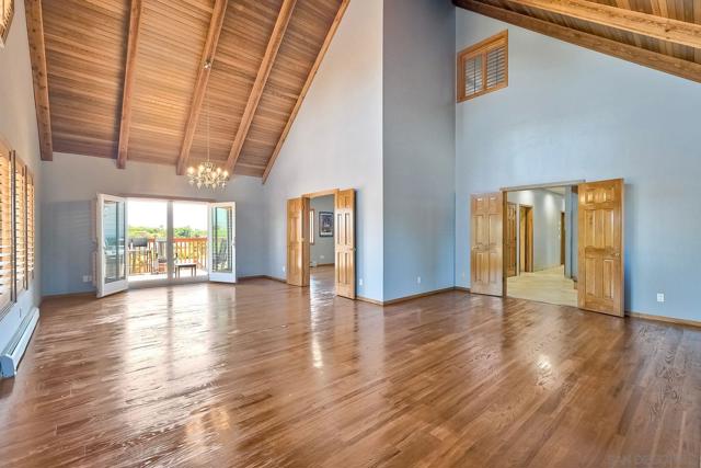 2511 Via Rancheros, Fallbrook CA: https://media.crmls.org/mediaz/df973612-5623-4755-b835-c653a270db72.jpg