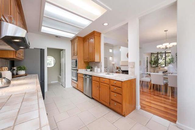 808 Lakeshore Drive,  CA: https://media.crmls.org/mediaz/df974c99-a2d4-4bd8-a8c2-06b882ed55fd.jpg