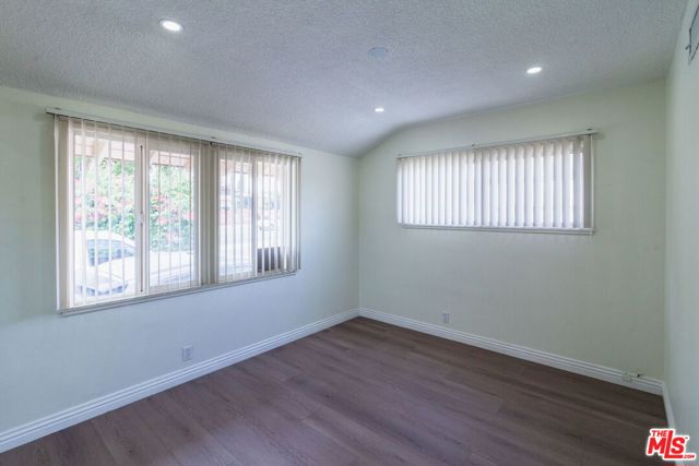 8646 Corbin Avenue, Northridge CA: https://media.crmls.org/mediaz/df97c6d8-008d-409e-9270-a677e3e7ec39.jpg