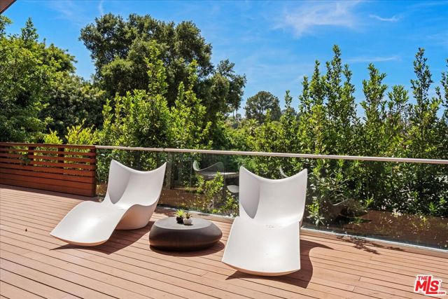 3567 Woodcliff Road, Sherman Oaks CA: https://media.crmls.org/mediaz/df992313-6f10-4764-a607-9bdbc077d84b.jpg