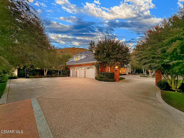 581 Lakeview Canyon Road, Westlake Village CA: https://media.crmls.org/mediaz/df99a741-c92a-42d1-9c7c-428a314bb3b0.jpg