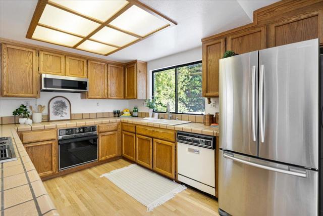 105 Sea Terrace Way, Aptos CA: https://media.crmls.org/mediaz/df99cf84-6faa-45bf-b76a-fa71f94f2636.jpg