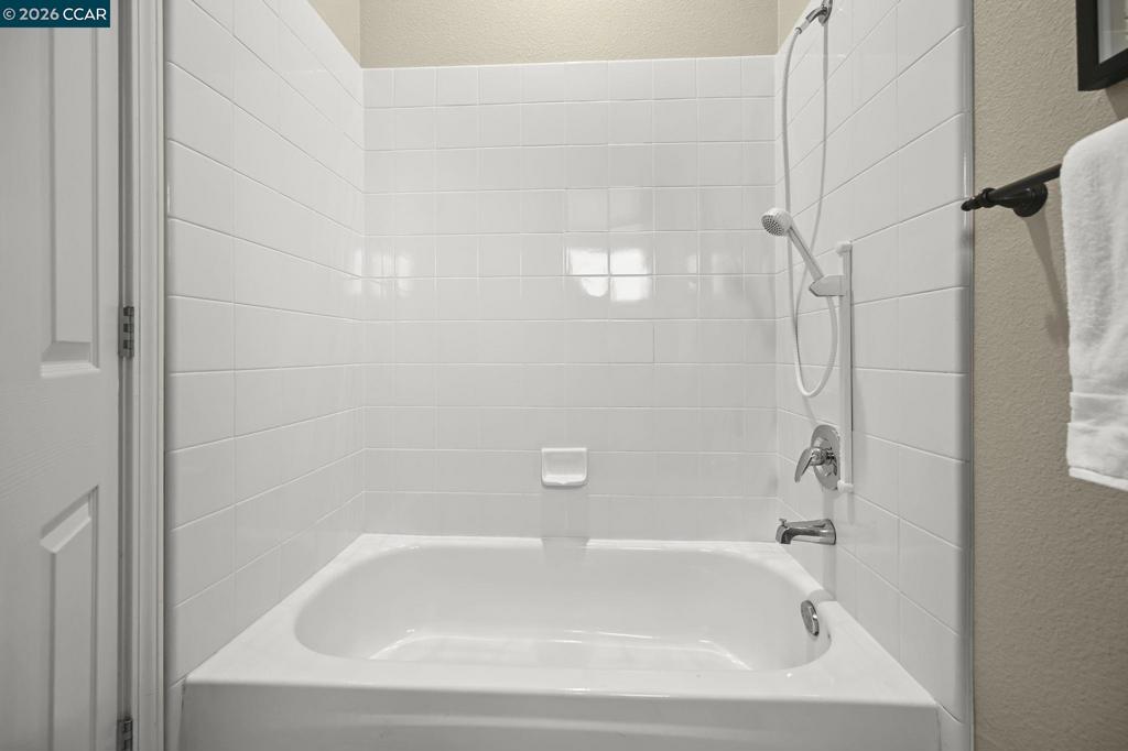 https://media.crmls.org/mediaz/df99dfd3-c264-473f-bb8f-41f688057ae0.jpg?preset=X-Large