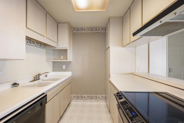 Detail Gallery Image 6 of 26 For 6780 Friars Rd #321,  San Diego,  CA 92108 - 2 Beds | 2 Baths
