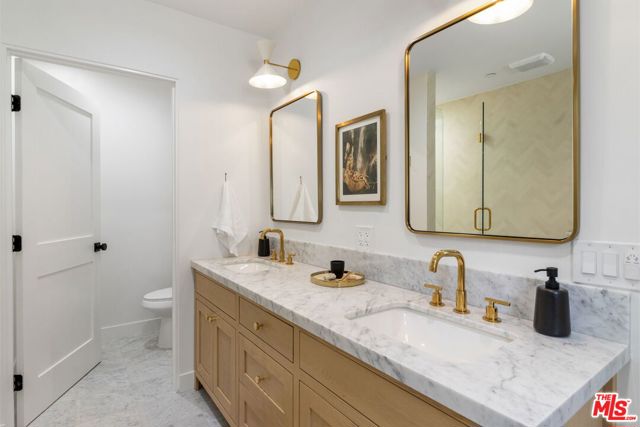 Image 42 of 56 For 4525 Greenbush Avenue