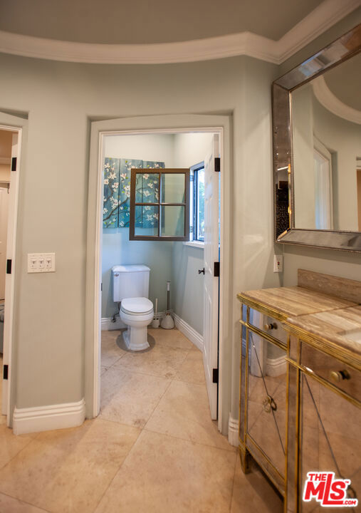 3501 Caribeth Drive, Encino CA: https://media.crmls.org/mediaz/df9a9350-be04-4222-a547-f64d447d3a8c.jpg