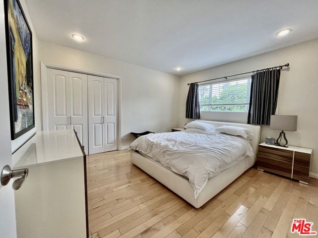 1144 10th Street, Santa Monica CA: https://media.crmls.org/mediaz/df9ab20c-f912-4bcf-85b4-cf1df886b90a.jpg