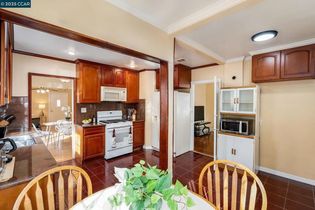 66 Murdock St, Richmond CA: https://media.crmls.org/mediaz/df9ba28e-78a0-49af-99e1-1d67c129342b.jpg